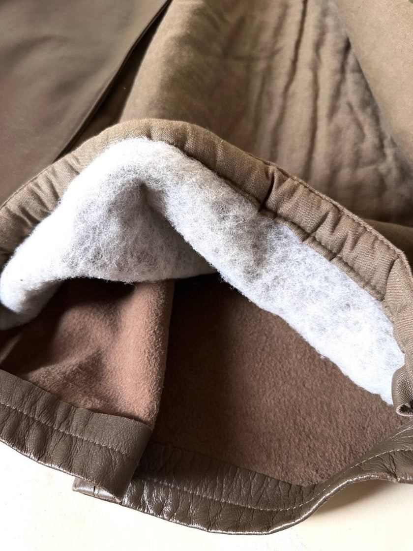 Trench doppiopetto in pelle color fango con interno imbottito