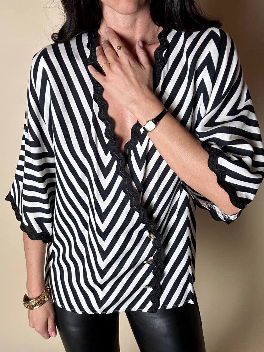 Camicetta vintage Guy Laroche con motivo chevron bianco e nero profili ondulati e bottoni dorati