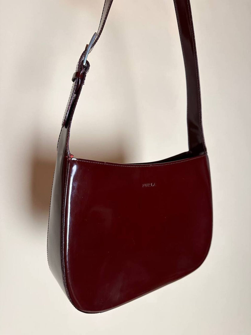 Borsa hobo Furla in pelle verniciata bordeaux