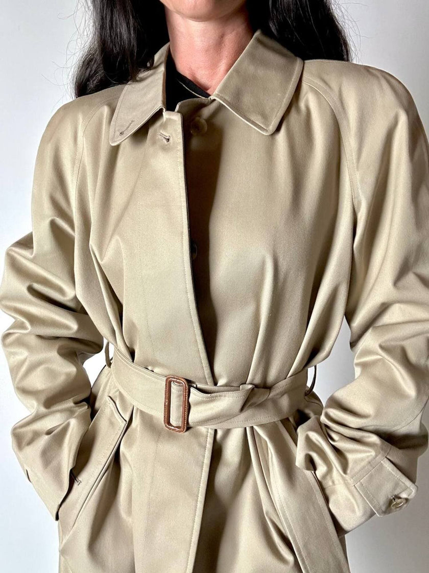 Vintage Burberry’s Trenchcoat aus beigem Gabardine mit passendem Gürtel und Check-Futter