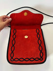 Borsa vintage Yves Saint Laurent in camoscio rosso con passamaneria nera
