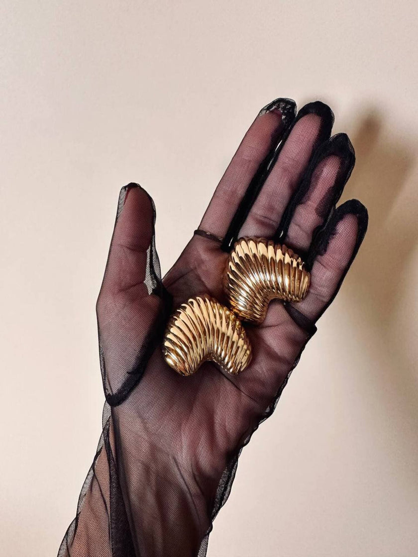 Clip cannelé oro a forma di cuore rovesciato