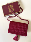 Borsa vintage Guy Laroche Paris in raso color lampone con nappa couture