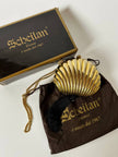 Clutch vintage Scheilan realizzata in metallo oro a forma di conchiglia con maxi nappa couture