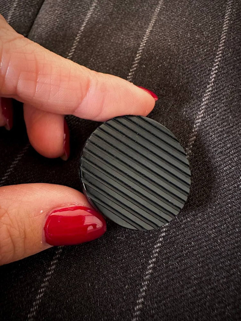 Blazer doppiopetto in rasato di lana grigio gessato con maxi bottoni neri  “Yves Saint Laurent”