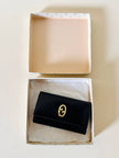Portachiavi trifold Gucci in pelle nera con logo in metallo oro e scatola originale