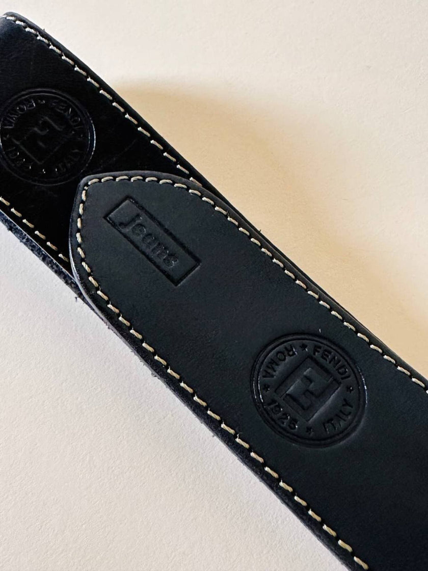 Cintura Fendi vintage in pelle testa di moro con loghi a caldo