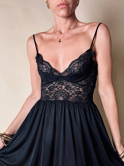 Slip dress nero in pizzo con coppe a balconcino “La Perla”