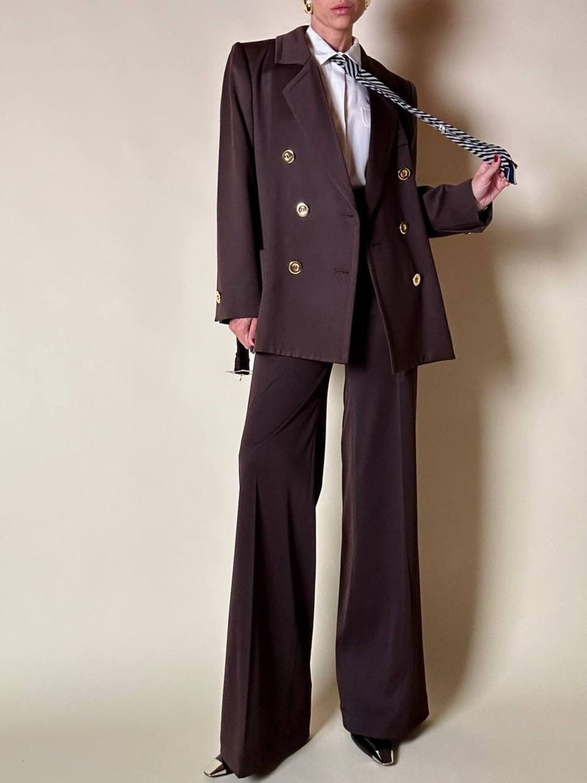 Blazer doppiopetto in lana color cioccolato “Yves Saint Laurent” con pantalone abbinato