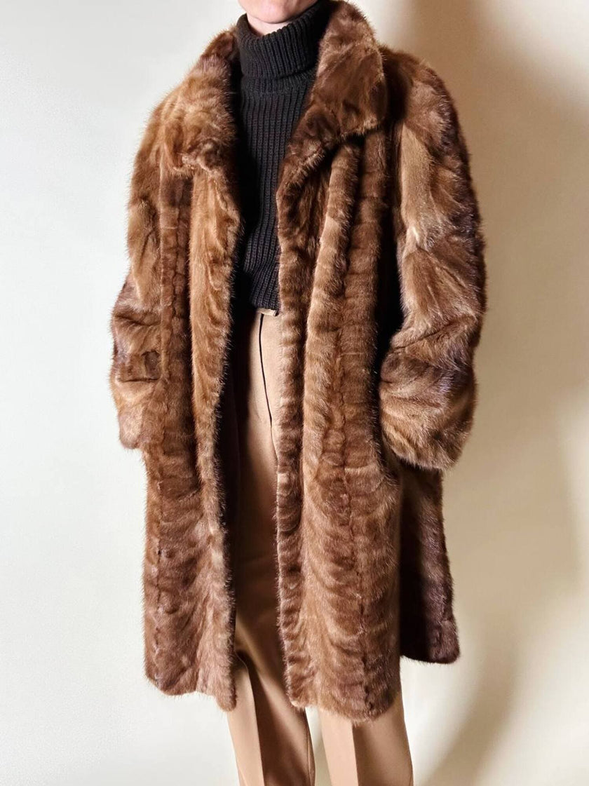 Cappotto vintage in pelliccia di visone marrone chiaro con lavorazione a pannelli