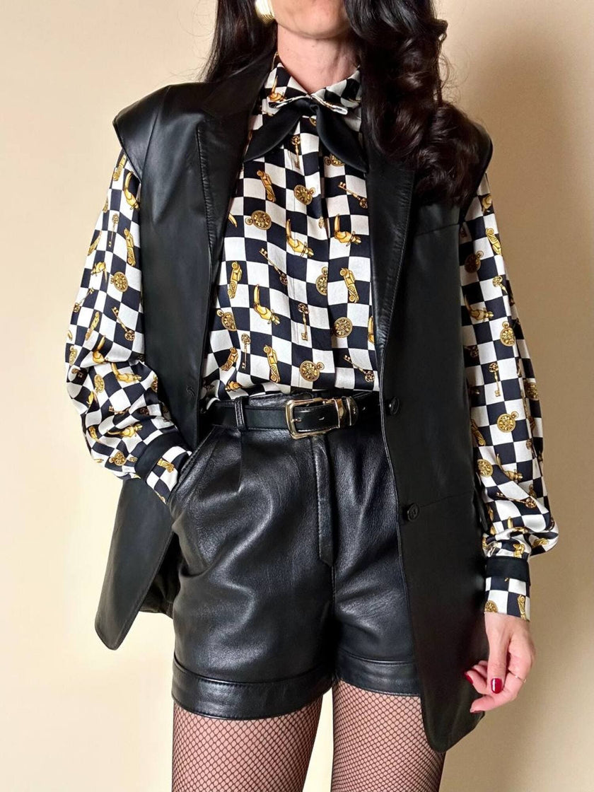 Short a vita alta con pinces in pelle nera