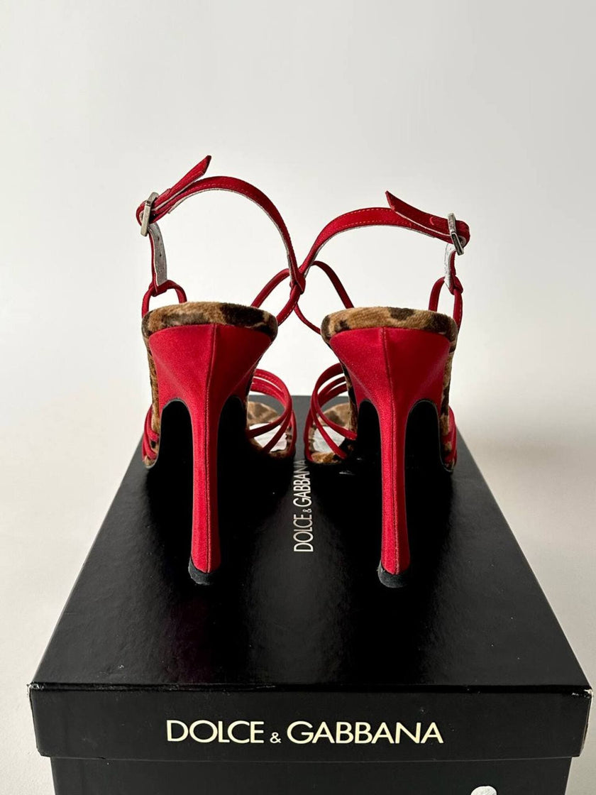 Sandalias vintage Dolce & Gabbana en crepé rojo y terciopelo con estampado de leopardo