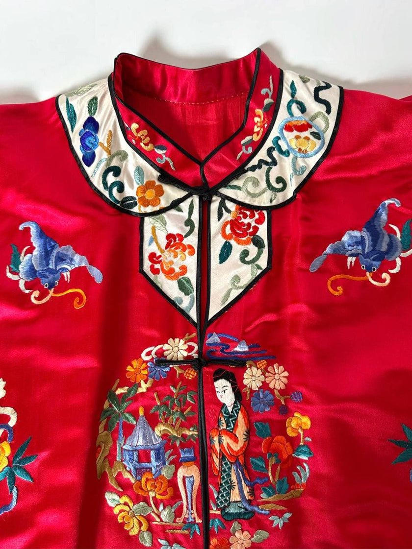 Giacca kimono vintage cinese in raso di seta rossa ricamata a mano