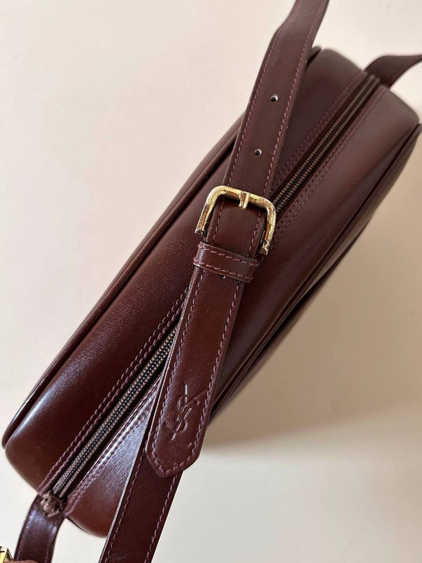 Borsa bandoulière Yves Saint Laurent in pelle marrone castagna con logo a caldo