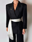 Blazer vintage Episode in shantung di seta nera con bottoni in passamaneria