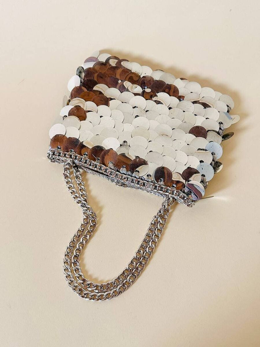 Parure composta da clip e mini bag in paillettes argento