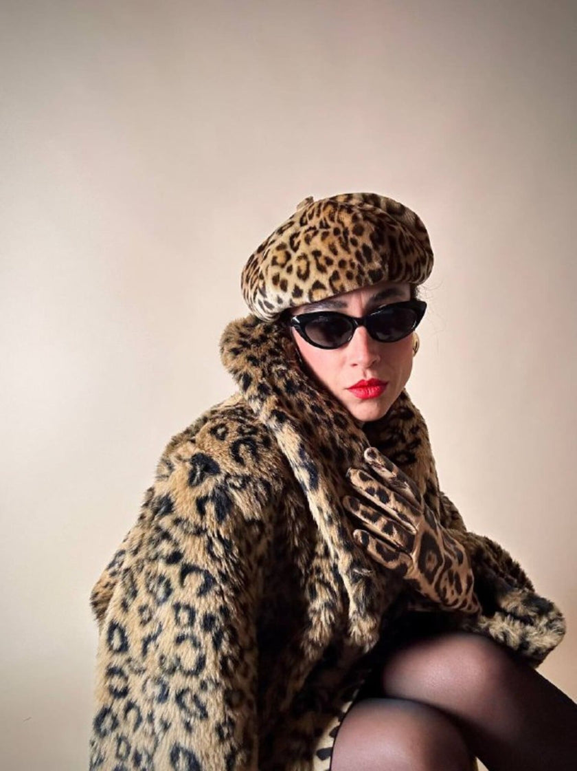Eco pelliccia leopardata con maxi bottoni neri