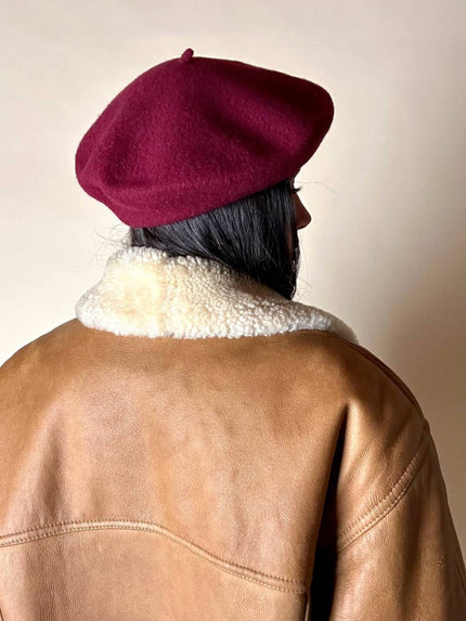 Basco classico in feltro di lana color bordeaux