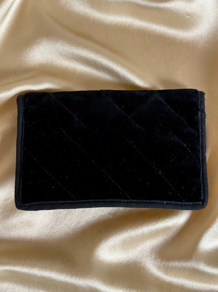 Bracciale di perle barocche con chiusura dorata “Yves Saint Laurent”