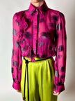 Camicia vintage Emanuel Ungaro in chiffon fucsia e lamé nero con volant plissé