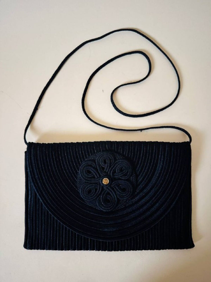 Pochette a busta in passamaneria nera con tracolla “Nina Ricci”