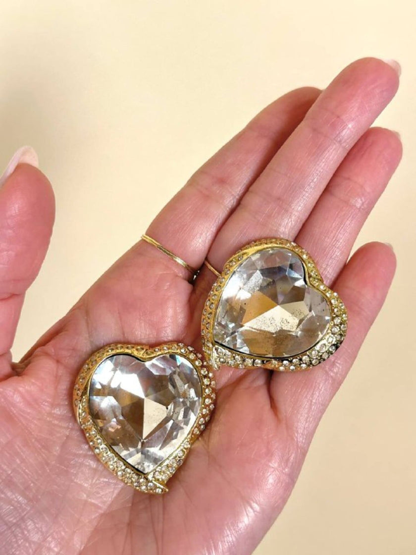 Clip oro con maxi cristalli a forma di cuore “Yves Saint Laurent”