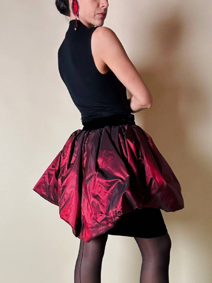 Minigonna in velluto nero con maxi ruches in taffetà bordeaux “Gabriella Ceroni”