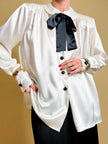 Camicia in raso bianco con fiocco nero “Yves Saint Laurent”