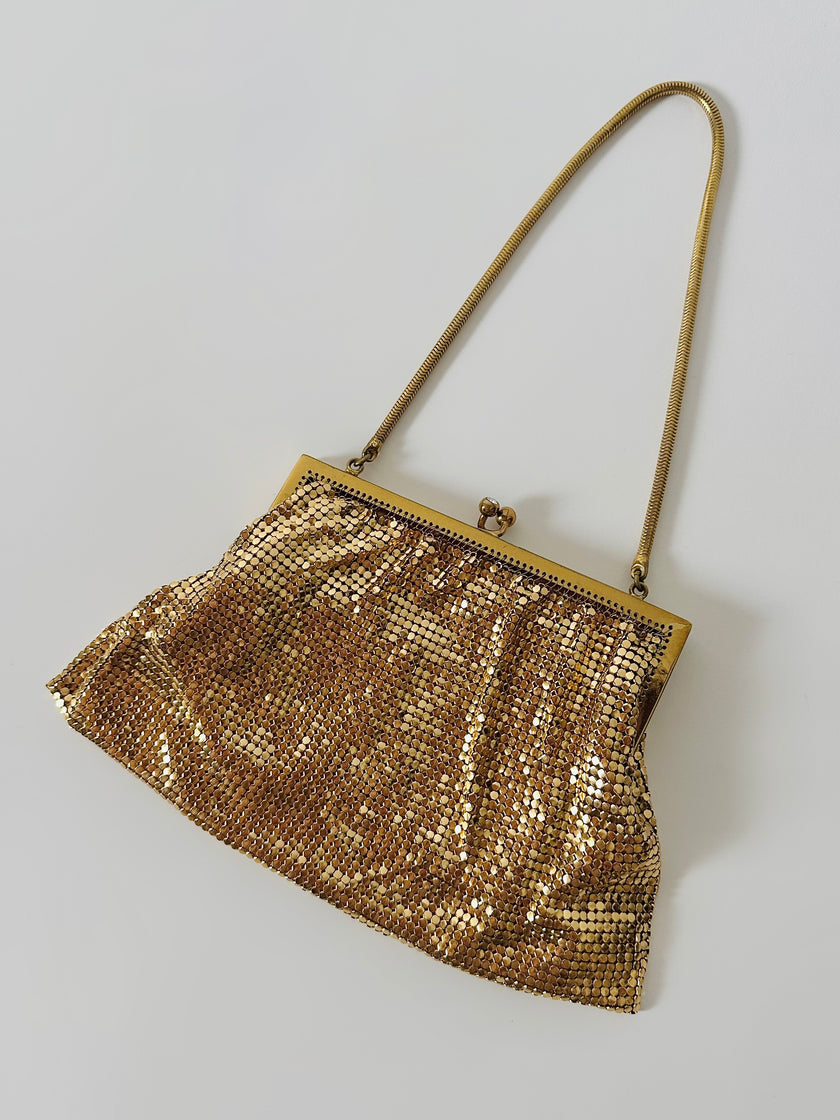 Mini bag vintage in maglia metallica dorata con chiusura gioiello