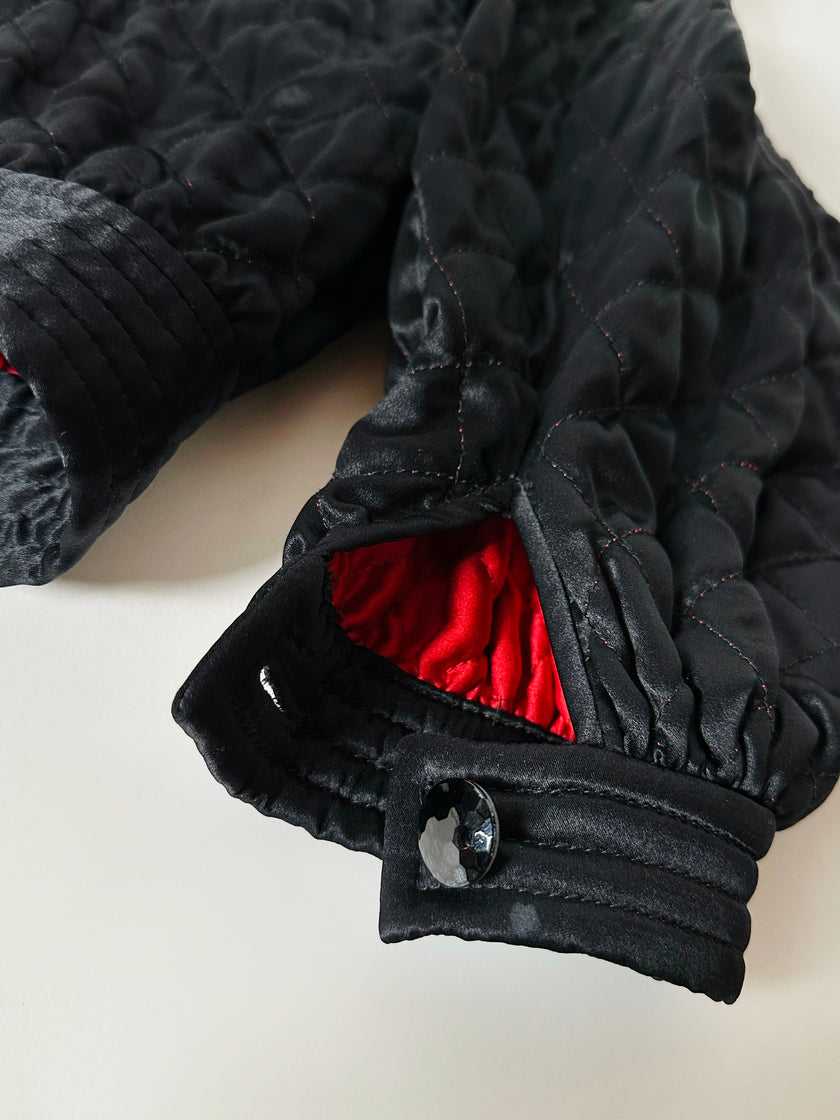 Bomber vintage Valentino Boutique in raso di seta nera trapuntato con fodera rossa