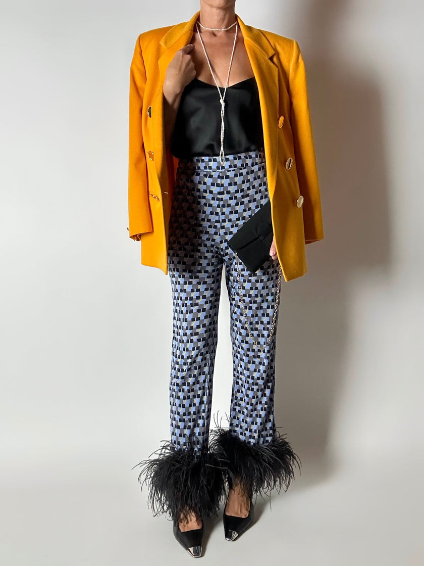 Pantaloni Prada P/E 2017 con stampa geometrica e piume di struzzo nere