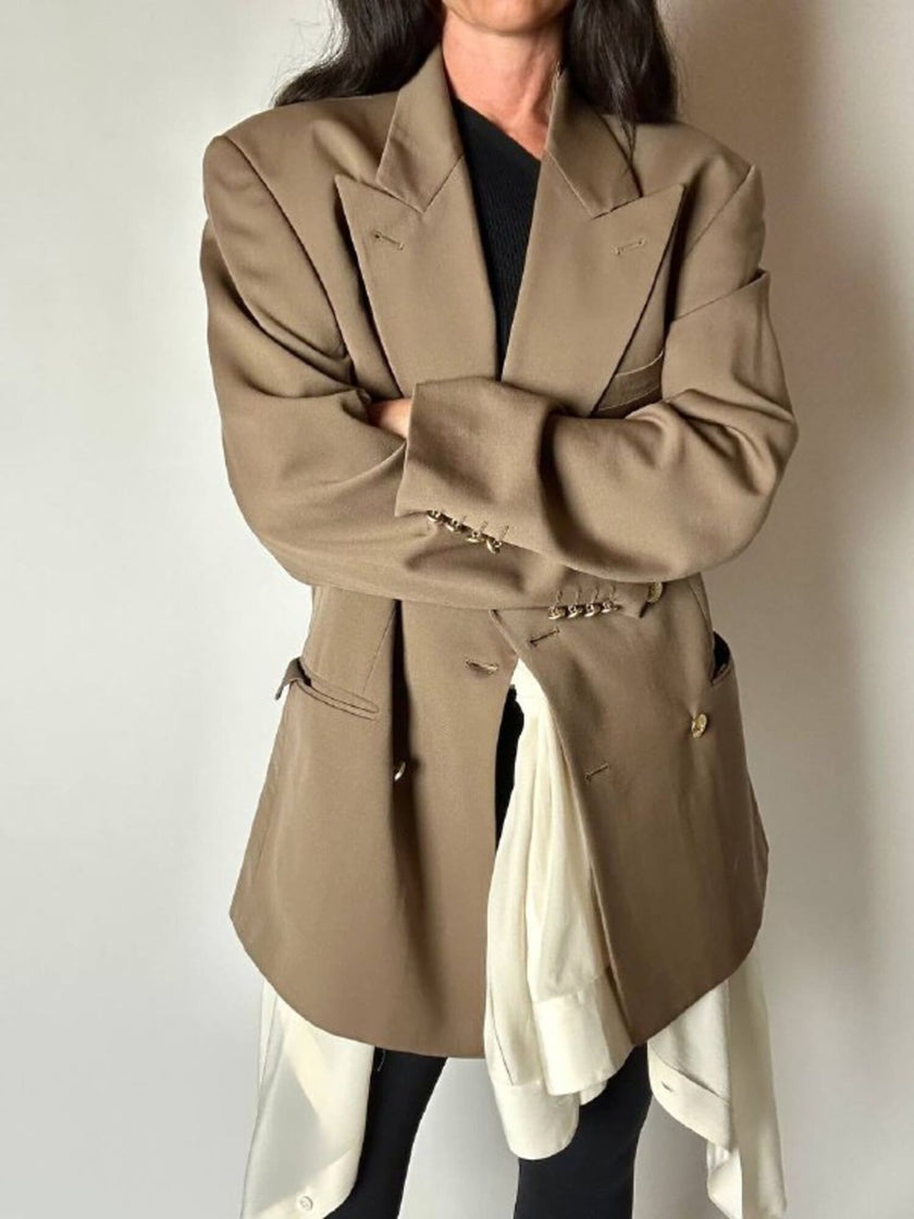 Blazer vintage Yves Saint Laurent in lana cachi doppiopetto con bottoni logati oro