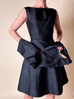 Abito sartoriale in shantung nero con bolero in coordinato