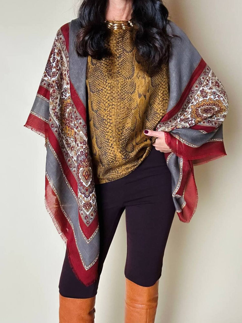 Blusa Yves Saint Laurent in pura seta color topazio con stampa pitone
