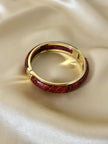 Bracciale vintage rigido in metallo dorato e pelle di serpente rossa