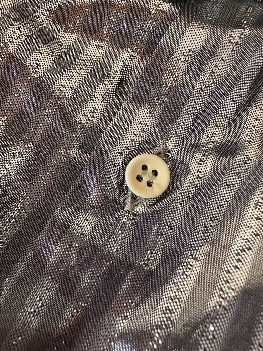 Camicia oversize in lamé argento lavorata a righe