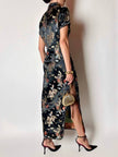 Qipao vintage in raso jacquard nero fantasia orientale con draghi e fenici