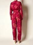 Jumpsuit sartoriale a fantasia floreale nei toni del rosso e maxi bottoni