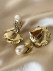 Clip dorate a forma di fiore con perle pendenti “Yves Saint Laurent”