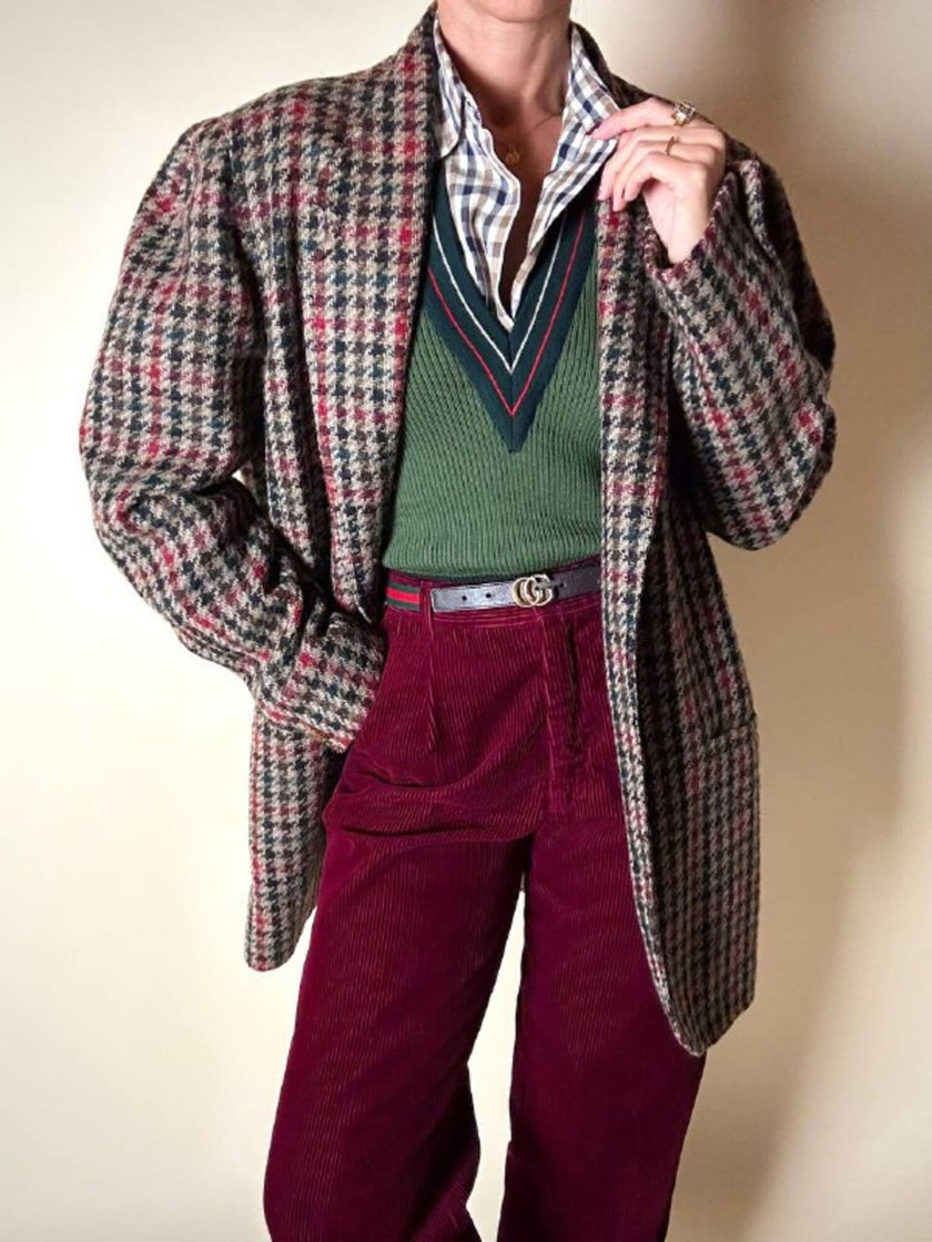 Gilet in lana verde prato con scollo a V e profili a contrasto verde bosco