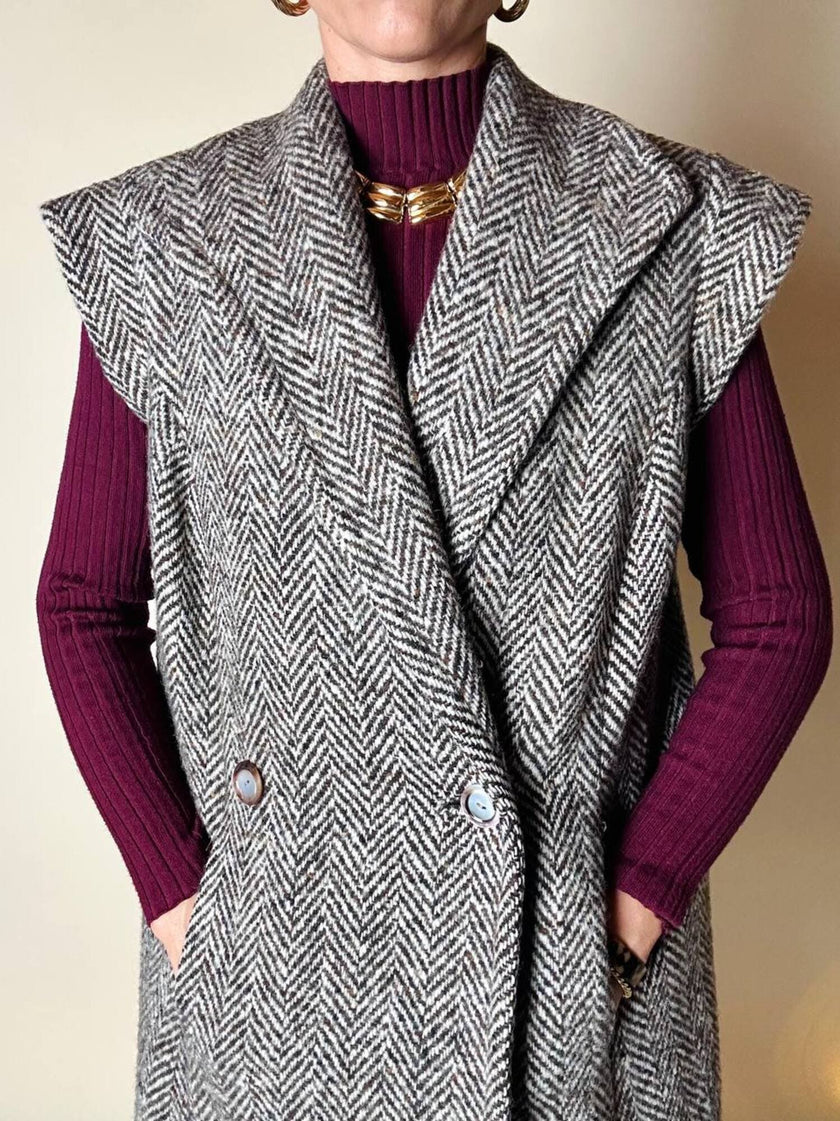 Gilet lungo doppiopetto in tweed a spina di pesce bianco e marrone