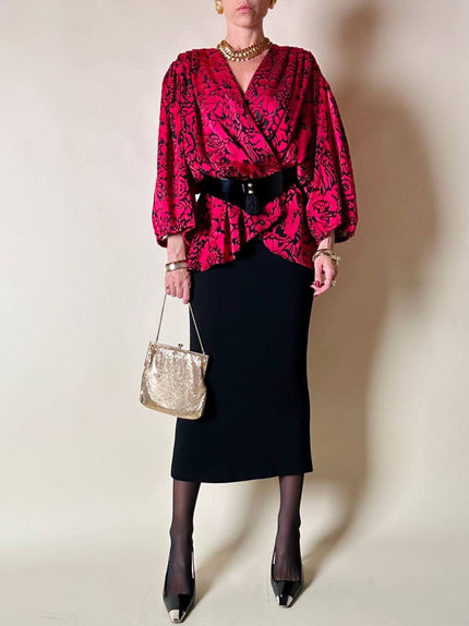 Blusa in chiffon devorè nero con damaschi in raso rosso/fucsia