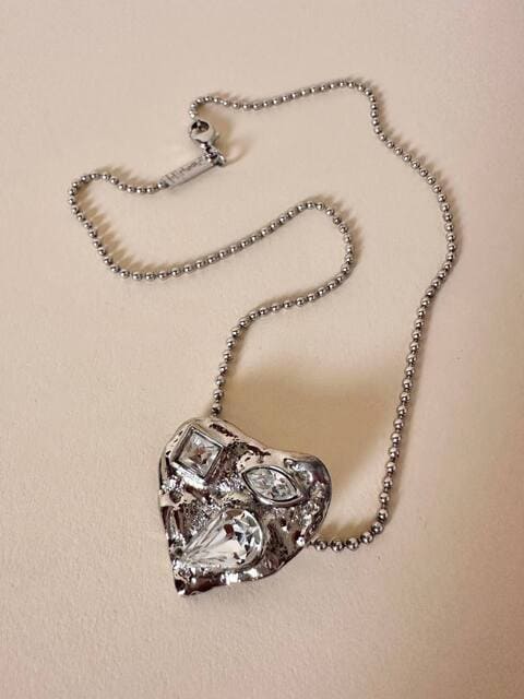 Collier argento con ciondolo a forma di cuore e cristalli incastonati “Yves Saint Laurent”