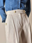 Bermuda Yves Saint Laurent in cotone color sabbia con bottoni dorati con logo YSL