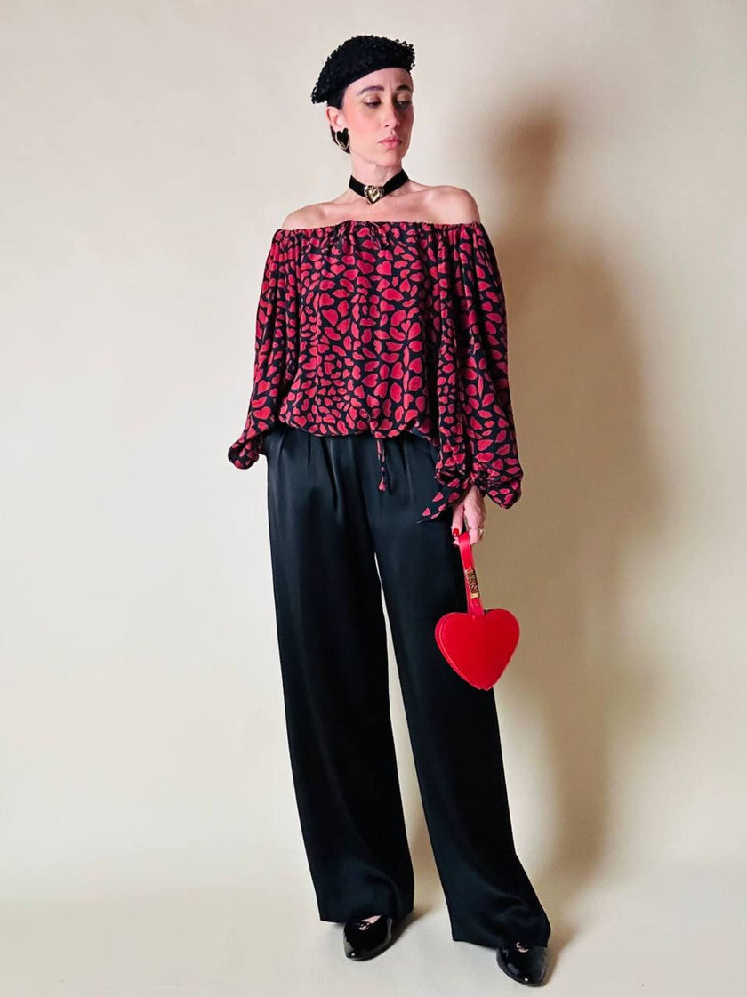 Blusa in seta nera con bocche e cuori rossi “Yves Saint Laurent”