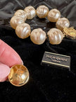 Bracciale di perle barocche con chiusura dorata “Yves Saint Laurent”