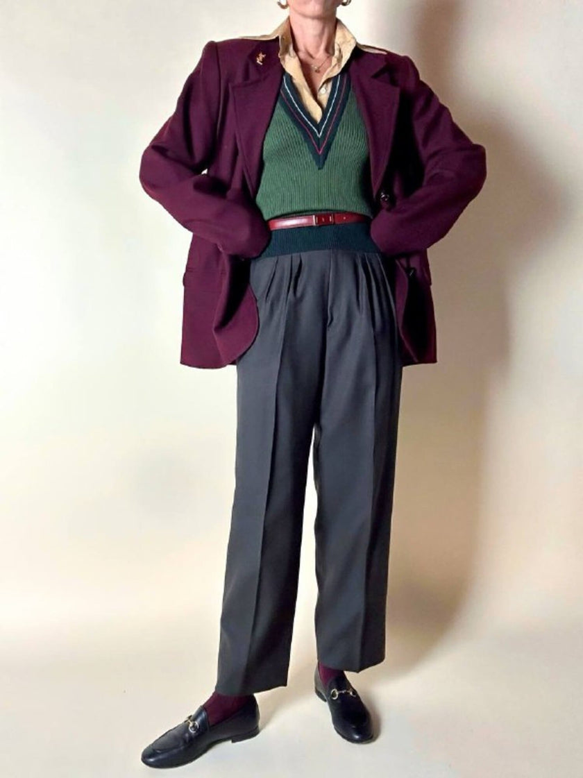 Gilet in lana verde prato con scollo a V e profili a contrasto verde bosco