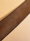 Cintura in suede marrone con maxi borchie a cuore 
