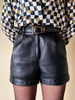 Short a vita alta con pinces in pelle nera