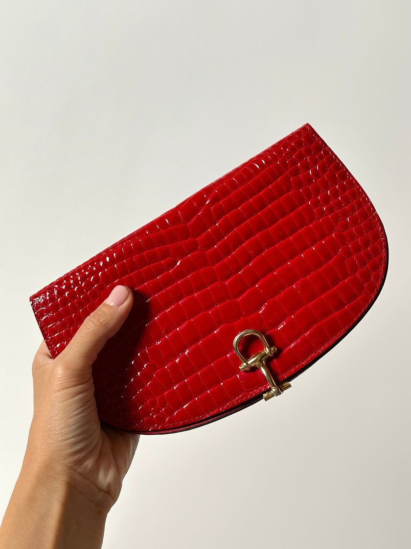 Borsa vintage in vernice rossa stampa coccodrillo con tracolla a catena dorata
